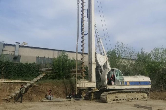 Бурова установка на майданчику
